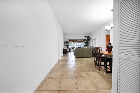 Casa en venta en Cutler Bay, Florida, 4 dormitorios, 183.67 m2 № 1333142 - foto 12