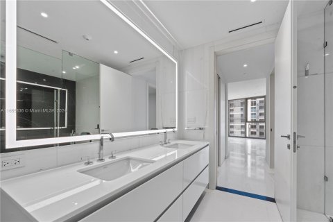 Condo in Miami, Florida, 3 bedrooms  № 1358745 - photo 19