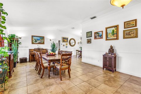 Villa ou maison à vendre à Miami, Floride: 4 chambres, 218.6 m2 № 1358793 - photo 17