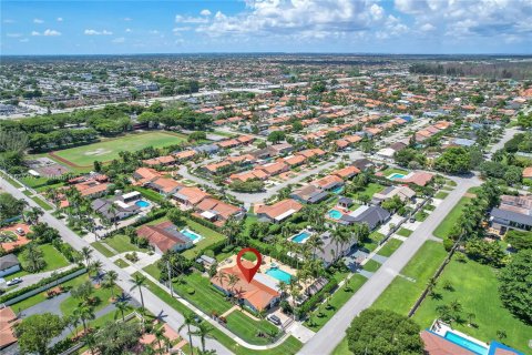 Villa ou maison à vendre à Miami, Floride: 4 chambres, 218.6 m2 № 1358793 - photo 11