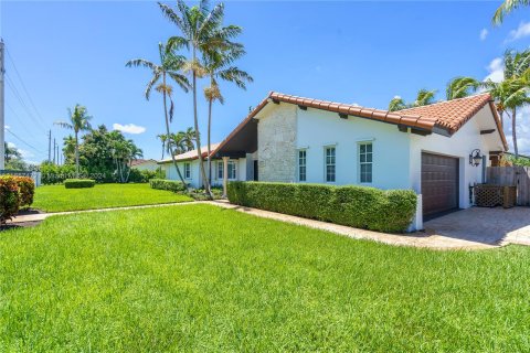 Villa ou maison à vendre à Miami, Floride: 4 chambres, 218.6 m2 № 1358793 - photo 14