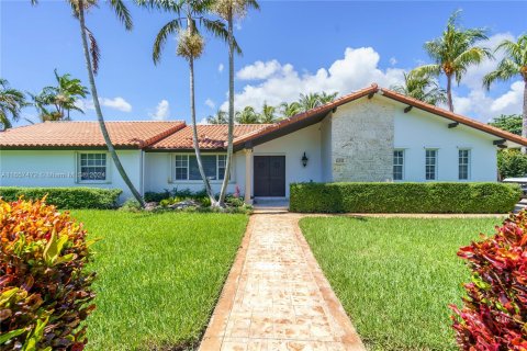 Villa ou maison à vendre à Miami, Floride: 4 chambres, 218.6 m2 № 1358793 - photo 3