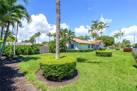 Villa ou maison à vendre à Miami, Floride: 4 chambres, 218.6 m2 № 1358793 - photo 15