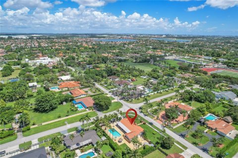 Villa ou maison à vendre à Miami, Floride: 4 chambres, 218.6 m2 № 1358793 - photo 5