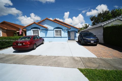 Villa ou maison à vendre à Miami, Floride: 3 chambres, 109.62 m2 № 1358792 - photo 1