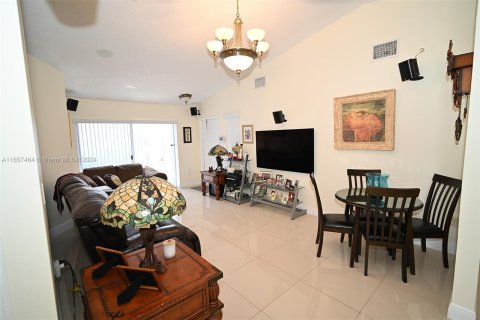 Villa ou maison à vendre à Miami, Floride: 3 chambres, 109.62 m2 № 1358792 - photo 14