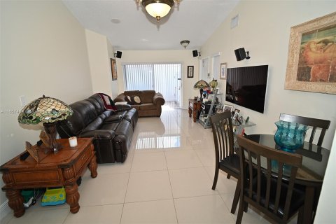 Casa en venta en Miami, Florida, 3 dormitorios, 109.62 m2 № 1358792 - foto 13