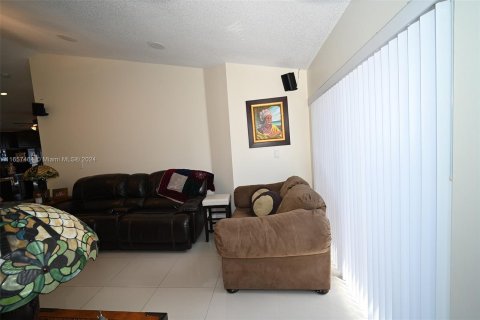 Casa en venta en Miami, Florida, 3 dormitorios, 109.62 m2 № 1358792 - foto 19