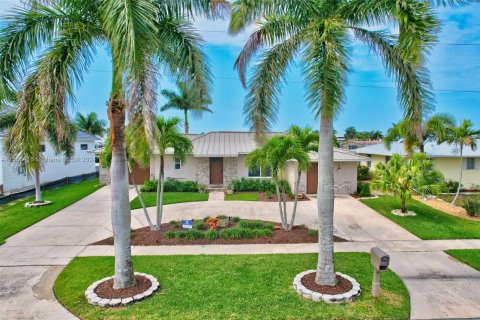 House in Marco Island, Florida 3 bedrooms № 1103043 - photo 2