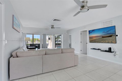 House in Marco Island, Florida 3 bedrooms № 1103043 - photo 24