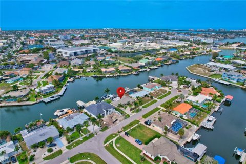 House in Marco Island, Florida 3 bedrooms № 1103043 - photo 6