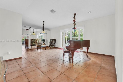 House in Miami, Florida 3 bedrooms, 147.34 sq.m. № 1412292 - photo 3