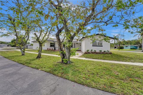Villa ou maison à vendre à Hollywood, Floride: 3 chambres, 148.74 m2 № 1162122 - photo 6