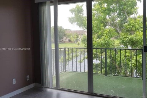 Condo in Sunrise, Florida, 2 bedrooms  № 1004547 - photo 2