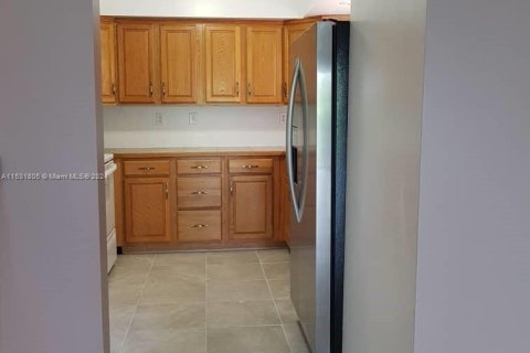 Condo in Sunrise, Florida, 2 bedrooms  № 1004547 - photo 3