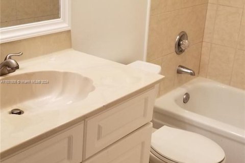 Condo in Sunrise, Florida, 2 bedrooms  № 1004547 - photo 19