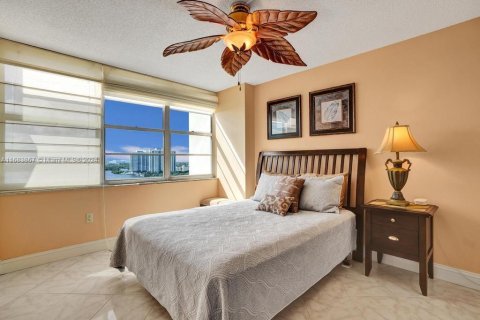 Condo in Aventura, Florida, 2 bedrooms  № 1421774 - photo 28