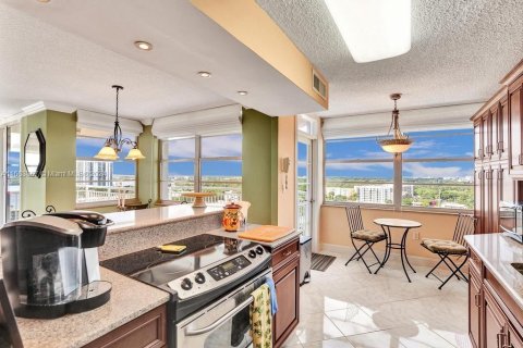 Condo in Aventura, Florida, 2 bedrooms  № 1421774 - photo 15