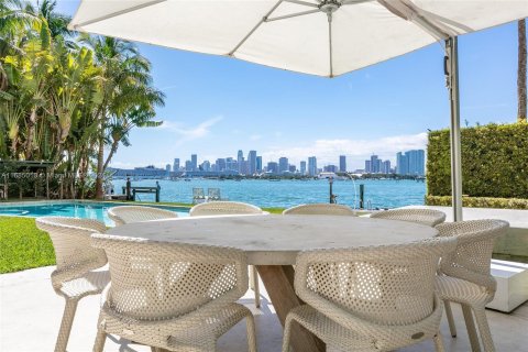 House in Miami Beach, Florida 4 bedrooms, 348.94 sq.m. № 1421882 - photo 10