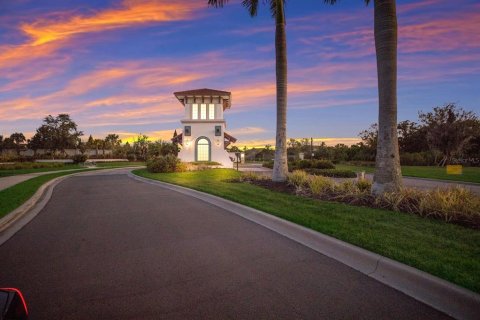 House in Lakewood Ranch, Florida 5 bedrooms, 277.59 sq.m. № 1393887 - photo 21