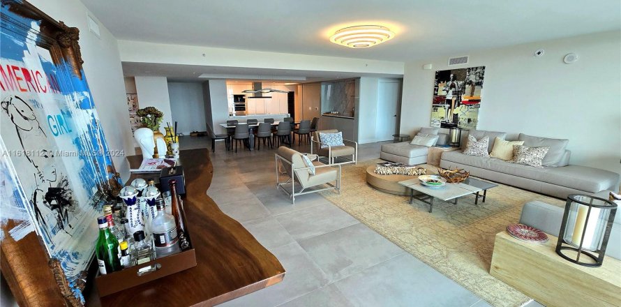 Condo in Sunny Isles Beach, Florida, 4 bedrooms  № 1239626