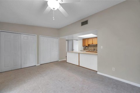 House in Tampa, Florida 4 bedrooms, 132.11 sq.m. № 1289955 - photo 16