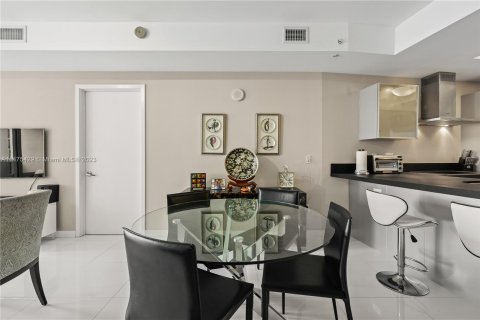 Copropriété à vendre à Sunny Isles Beach, Floride: 2 chambres, 109.9 m2 № 785520 - photo 6