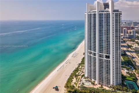 Condo in Sunny Isles Beach, Florida, 2 bedrooms  № 785520 - photo 1