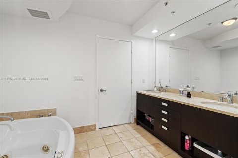 Copropriété à vendre à Sunny Isles Beach, Floride: 2 chambres, 109.9 m2 № 785520 - photo 18