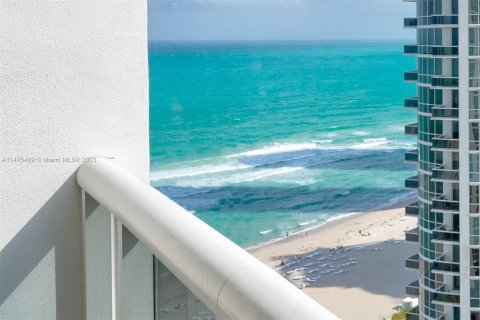 Condo in Sunny Isles Beach, Florida, 2 bedrooms  № 785520 - photo 10