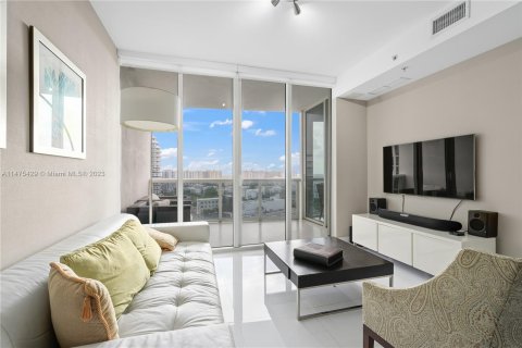 Condominio en venta en Sunny Isles Beach, Florida, 2 dormitorios, 109.9 m2 № 785520 - foto 3