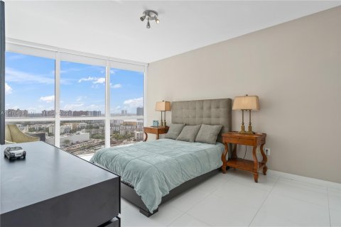 Condominio en venta en Sunny Isles Beach, Florida, 2 dormitorios, 109.9 m2 № 785520 - foto 11