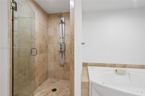 Copropriété à vendre à Sunny Isles Beach, Floride: 2 chambres, 109.9 m2 № 785520 - photo 20