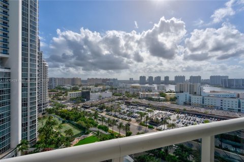 Condo in Sunny Isles Beach, Florida, 2 bedrooms  № 785520 - photo 15