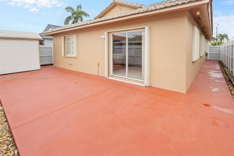 Casa en venta en Hialeah Gardens, Florida, 3 dormitorios, 144 m2 № 1333060 - foto 8