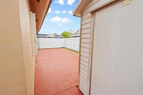 Casa en venta en Hialeah Gardens, Florida, 3 dormitorios, 144 m2 № 1333060 - foto 5