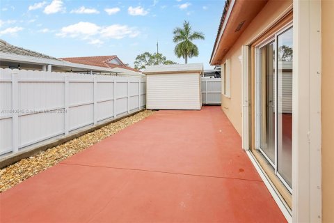 Casa en venta en Hialeah Gardens, Florida, 3 dormitorios, 144 m2 № 1333060 - foto 9