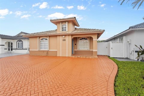 Villa ou maison à vendre à Hialeah Gardens, Floride: 3 chambres, 144 m2 № 1333060 - photo 2