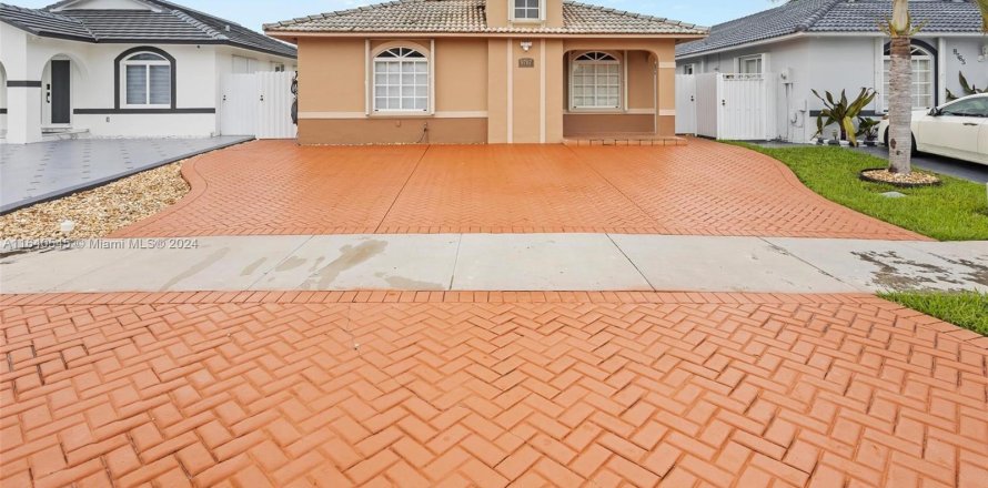 Casa en Hialeah Gardens, Florida 3 dormitorios, 144 m2 № 1333060