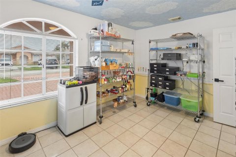 House in Hialeah Gardens, Florida 3 bedrooms, 144 sq.m. № 1333060 - photo 28