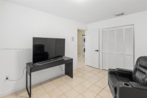 House in Hialeah Gardens, Florida 3 bedrooms, 144 sq.m. № 1333060 - photo 27