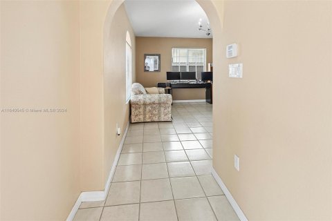 Casa en venta en Hialeah Gardens, Florida, 3 dormitorios, 144 m2 № 1333060 - foto 11