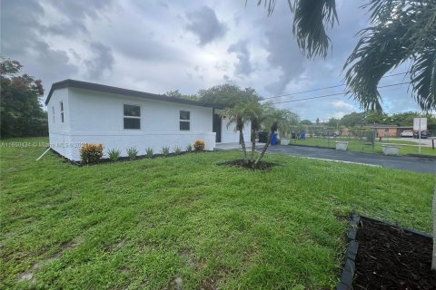 House in Fort Lauderdale, Florida 3 bedrooms, 86.31 sq.m. № 1332777 - photo 5