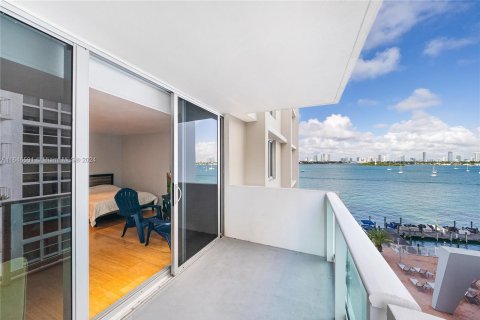 Condominio en venta en Miami Beach, Florida, 51.28 m2 № 1332732 - foto 2