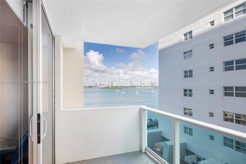 Condominio en venta en Miami Beach, Florida, 51.28 m2 № 1332732 - foto 1