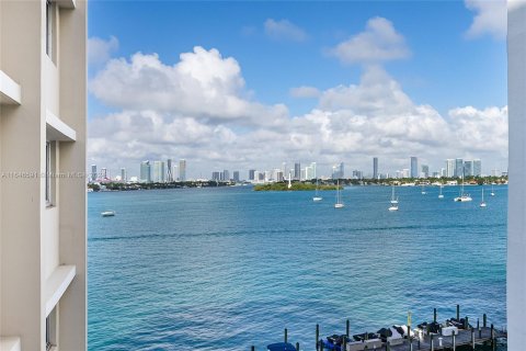 Condominio en venta en Miami Beach, Florida, 51.28 m2 № 1332732 - foto 12