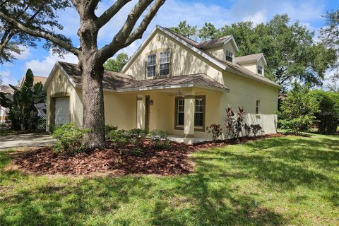 House in Fish Hawk, Florida 4 bedrooms, 143.81 sq.m. № 1357599 - photo 2