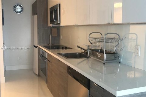 Condo in Miami Beach, Florida, 1 bedroom  № 1171807 - photo 3