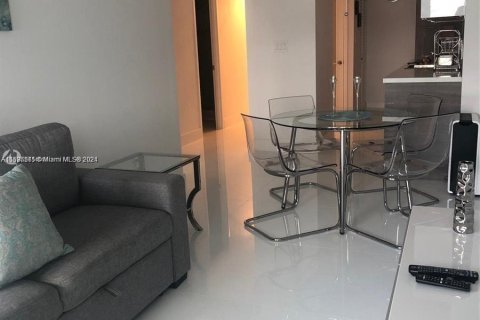 Condo in Miami Beach, Florida, 1 bedroom  № 1171807 - photo 1