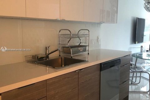 Condo in Miami Beach, Florida, 1 bedroom  № 1171807 - photo 4